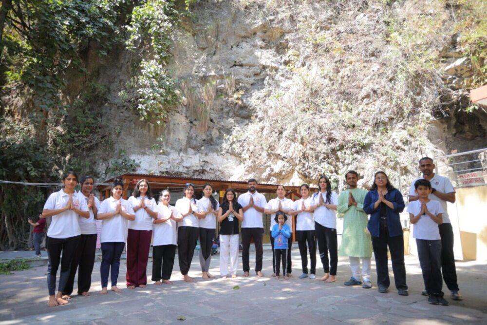 Group photo of Art of Yog yoga students and instructors
