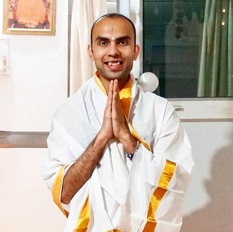 Vedantji – Senior Yoga Teacher at Art of Yog