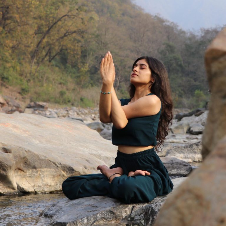 gomukh-asana-manvi-sharma-art-of-yog