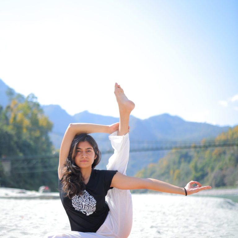 Yoga practice with Manvi Sharma at Art of Yog